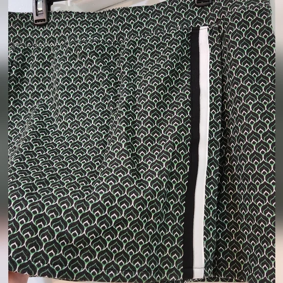 Women's Talbots Green, Black And White Design Skort, Size Large - Picture 7 of 9
